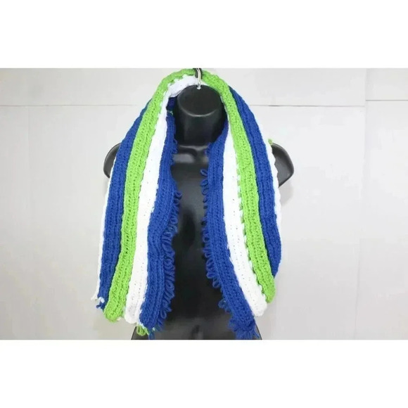 ladies hand made knit scarf - Picture 1 of 3